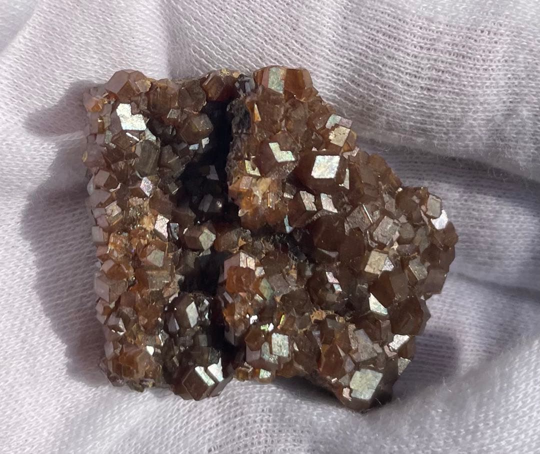 奈良県 川迫鉱山　レインボーガーネット 群晶 約33g