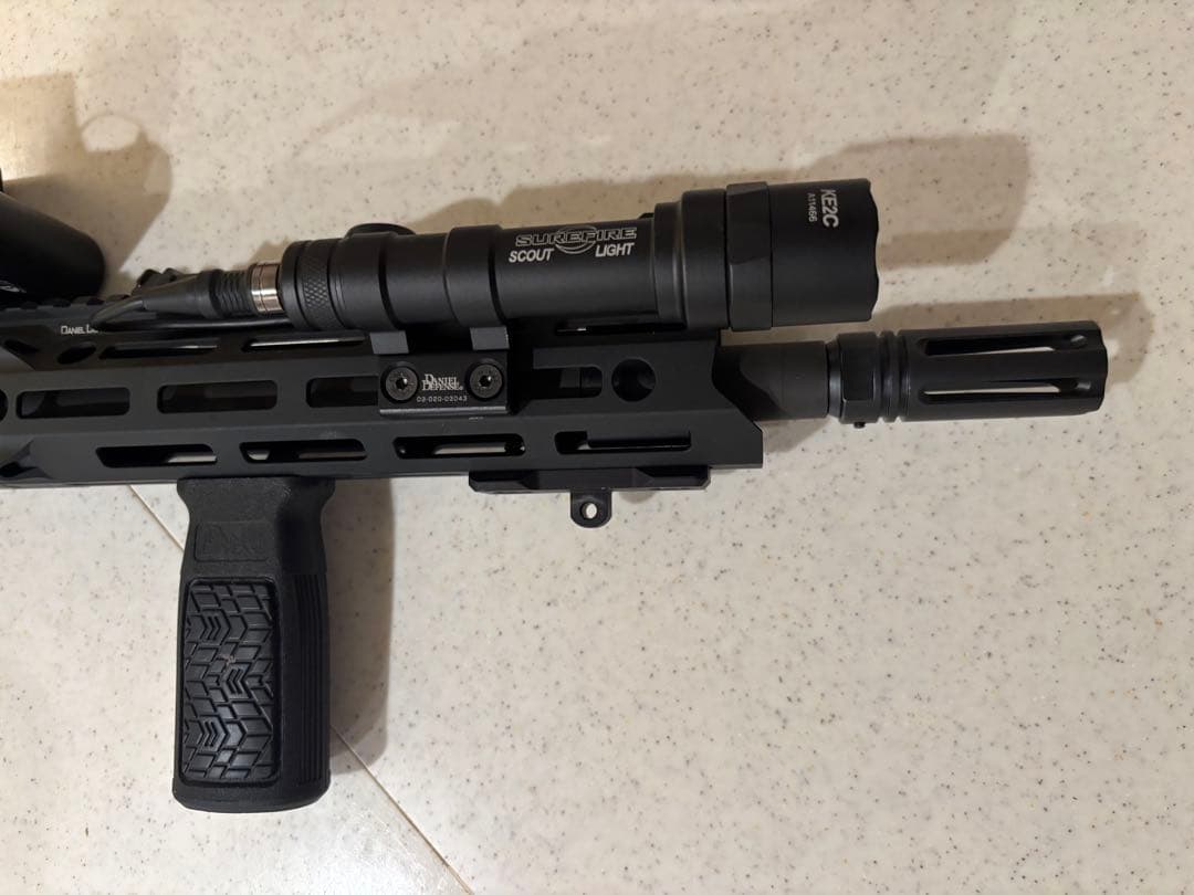 レア　ダニエルディフェンス　Daniel Defense フラッシュハイダー