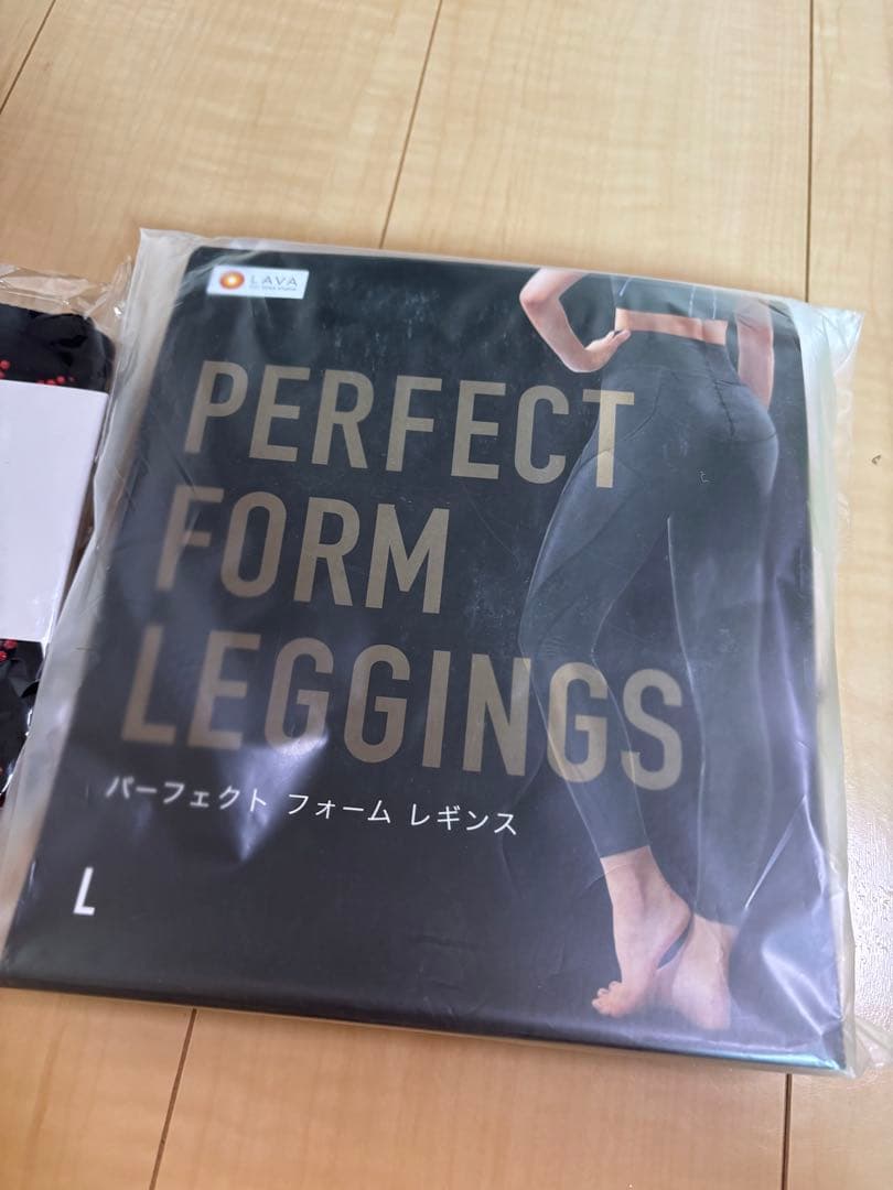 【新品未使用】パーフェクトフォームレギンス　(ヨガウェアマシンピラティスソックス