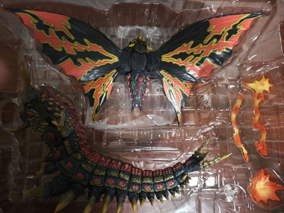 バトラ(成虫) & バトラ (幼虫) モンスターアーツ