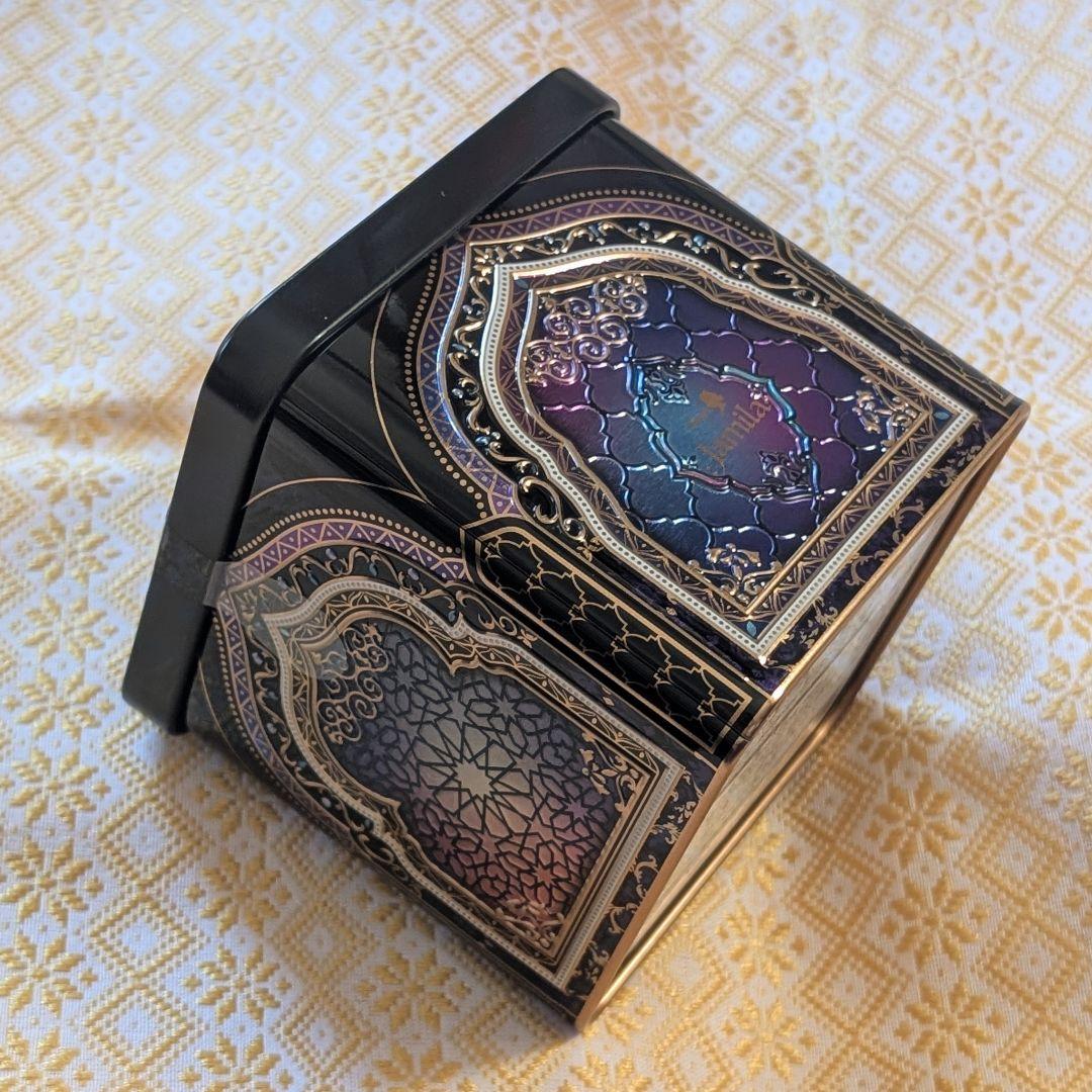 ジャミーラ　ナビール(高貴)＆ダウイ(灯)　青山デカーボ　クリスマスエンブレム缶