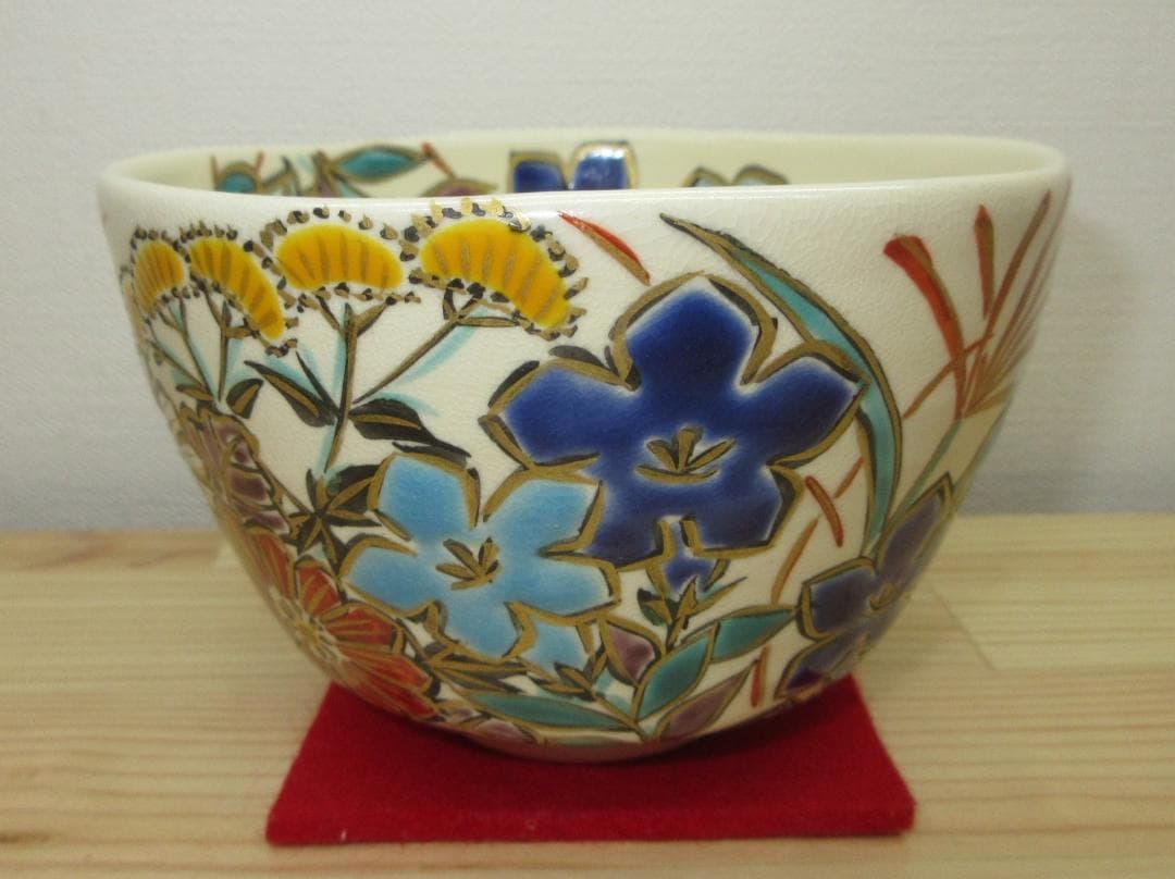 送料込【逢絢亭・新品】茶道具 茶碗 京焼 秋草の図 伊坂清香 紙箱入り