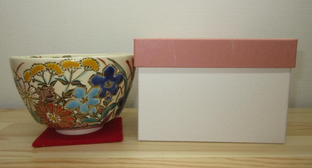 送料込【逢絢亭・新品】茶道具 茶碗 京焼 秋草の図 伊坂清香 紙箱入り