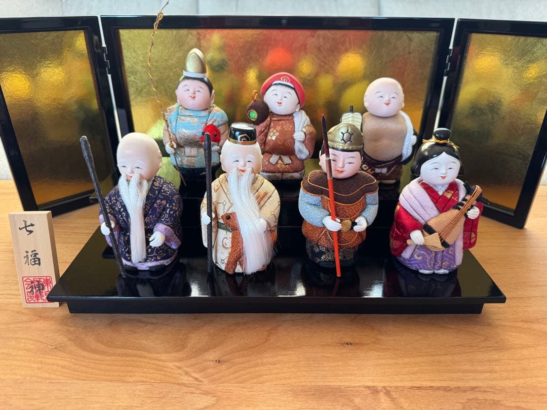 縁起物、新年/正月飾り◆木目込人形「七福神」7体＋ひな壇、金屏風、名前札 セット