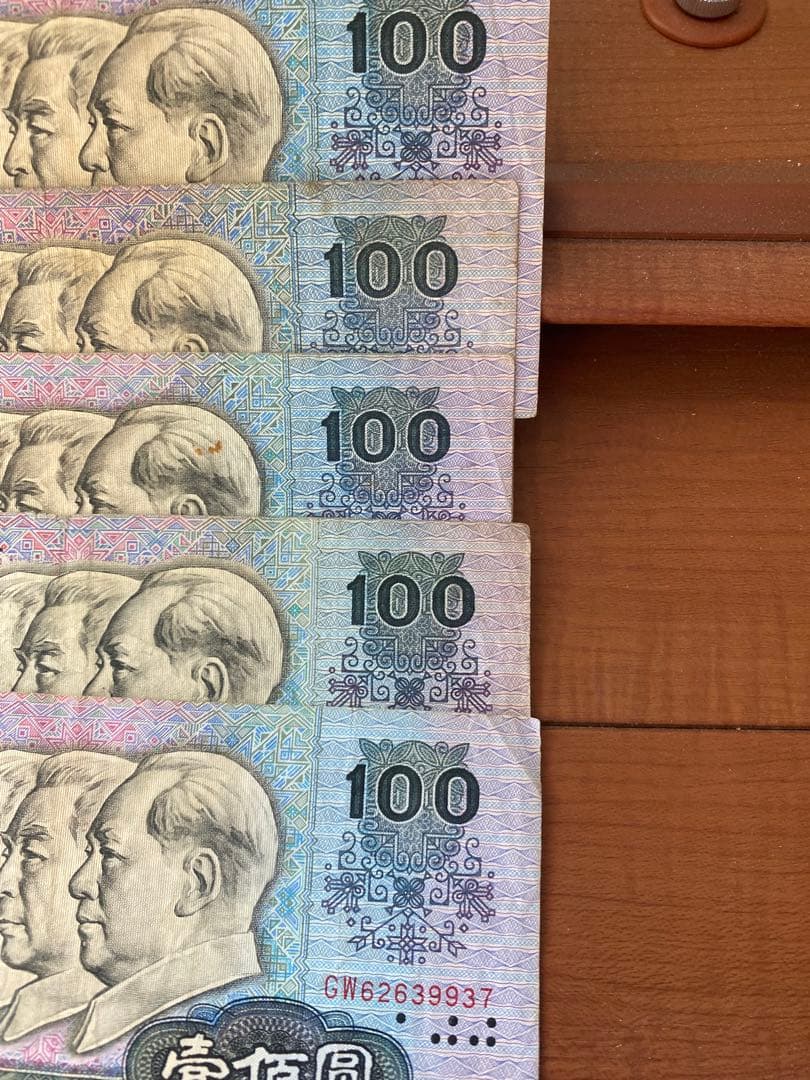 1990年人民元100元5 枚流通しない旧紙幣