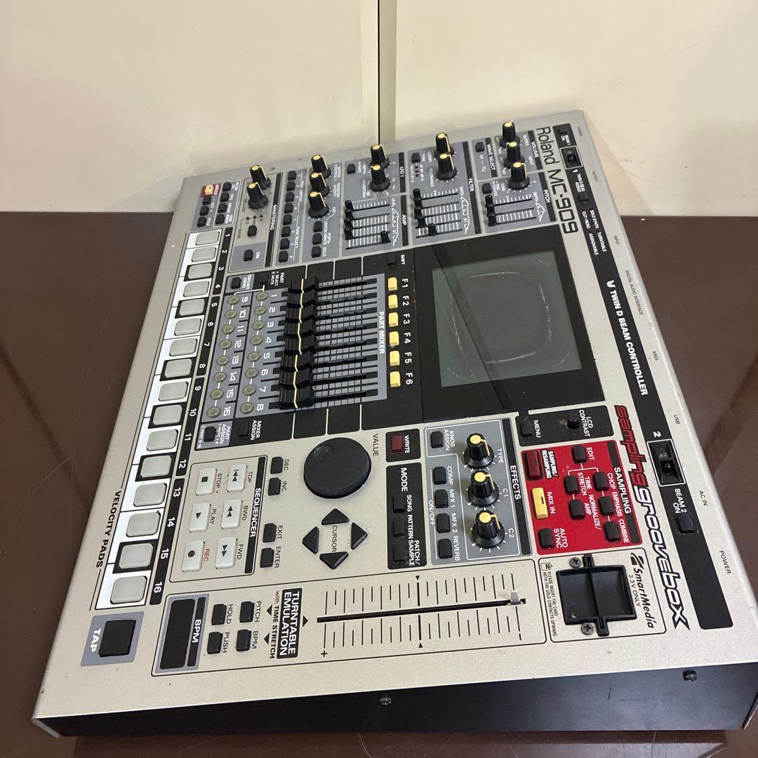 Roland MC-909 Groovebox サンプラー ケース付き
