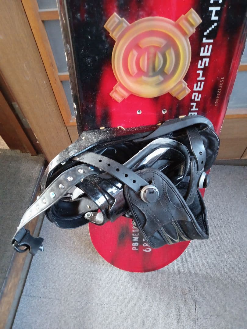 スノーボード 赤/黒 ビンディング付き