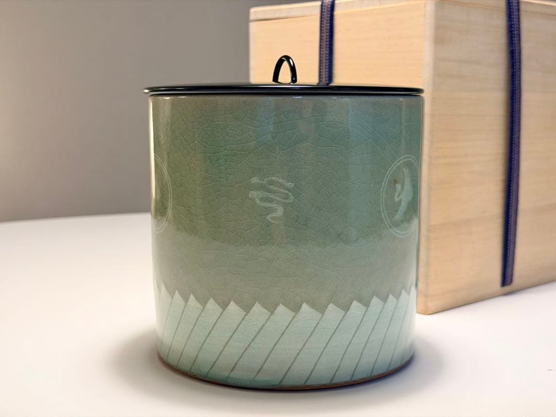 青瓷雲鶴　一重口水指　蓋付き