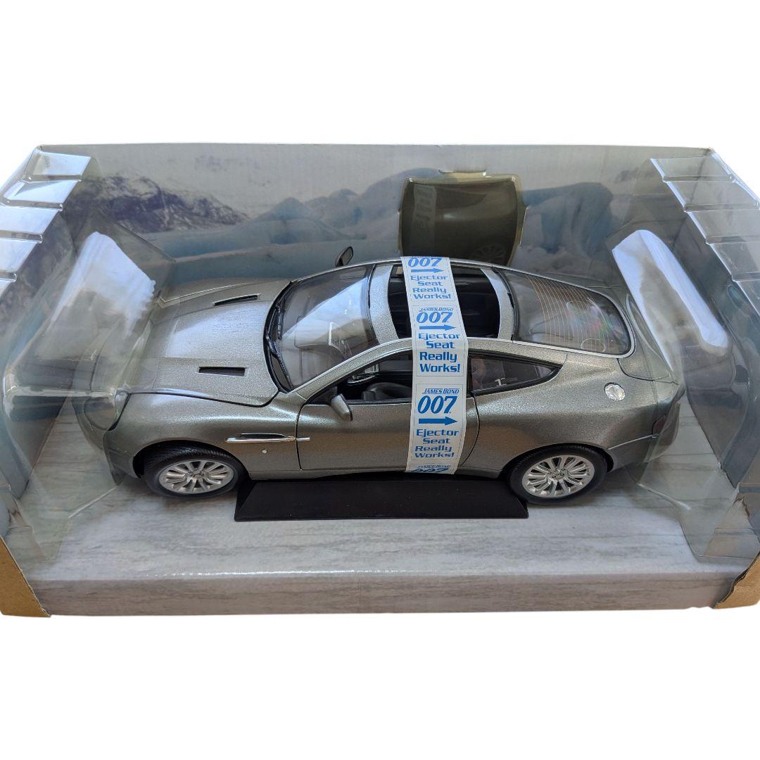 007 Aston Martin V12 Vanquish 1/18 ミニカー