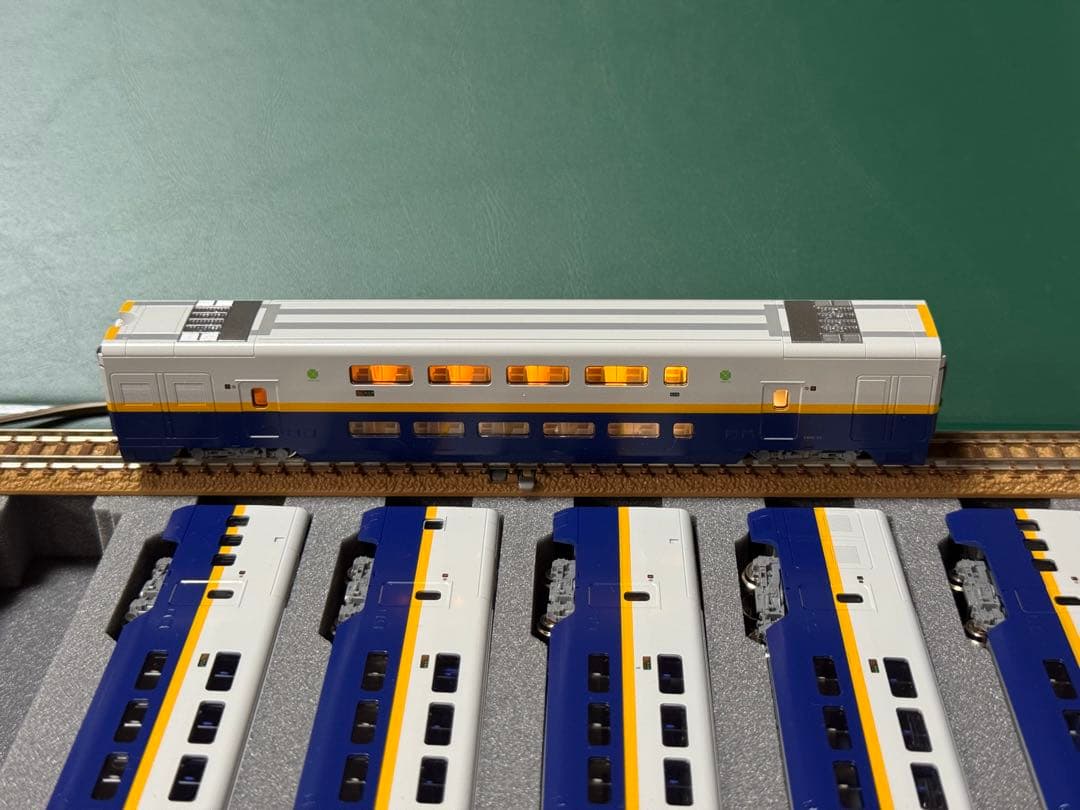 KATO E4系新幹線 Max フル編成 室内灯付き