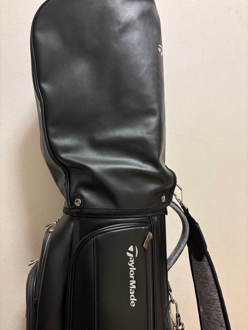 TaylorMade ブラック　キャディバッグ　キャスター付
