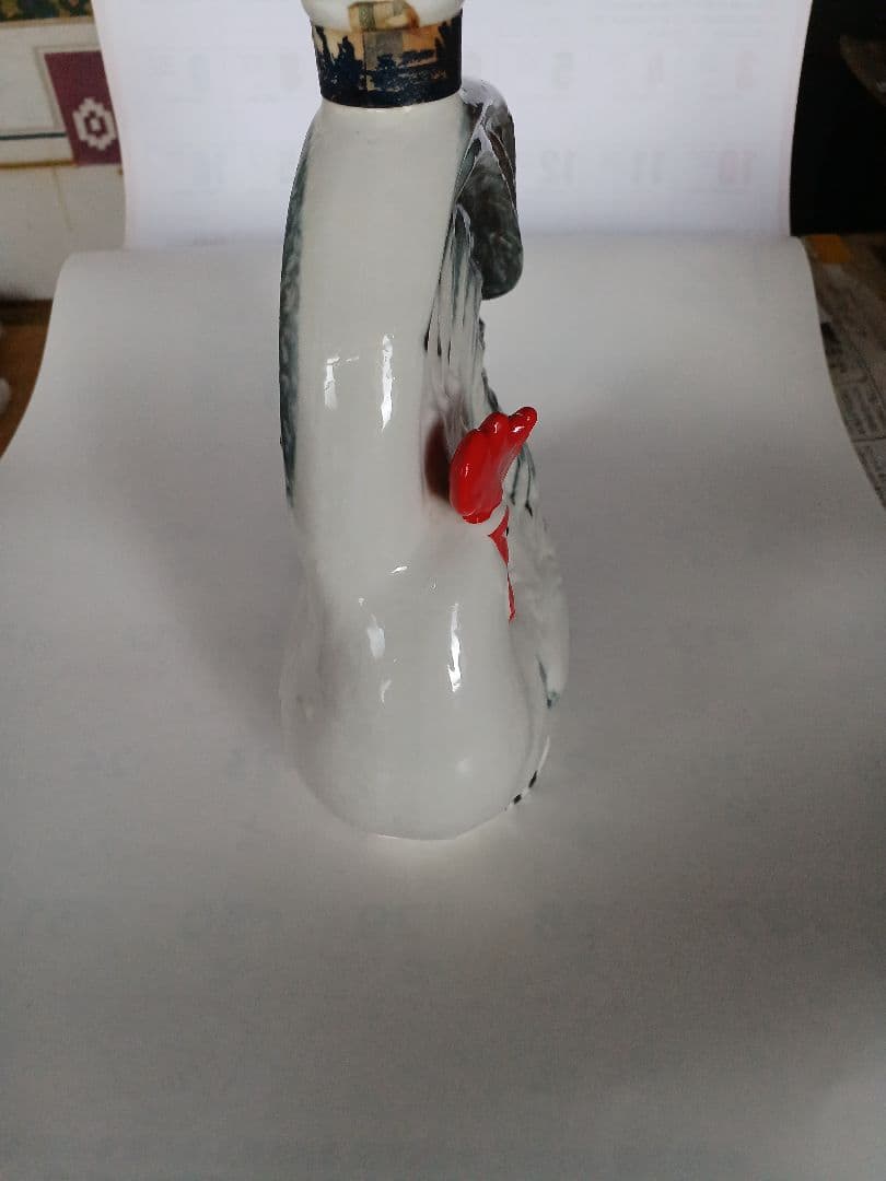 サントリー社の干支ボトルの空容器です。