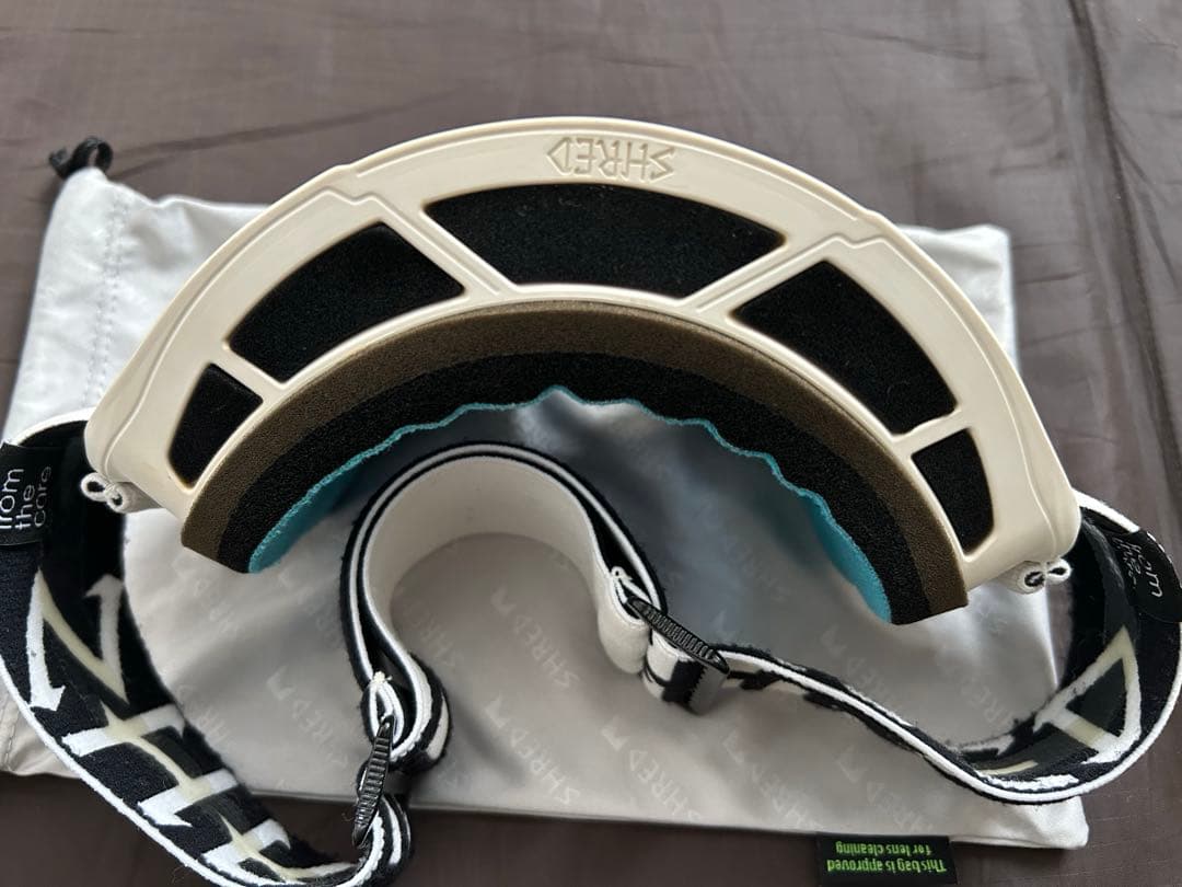 美品　スノーゴーグル　SHRED ホワイト　ブラックレンズ