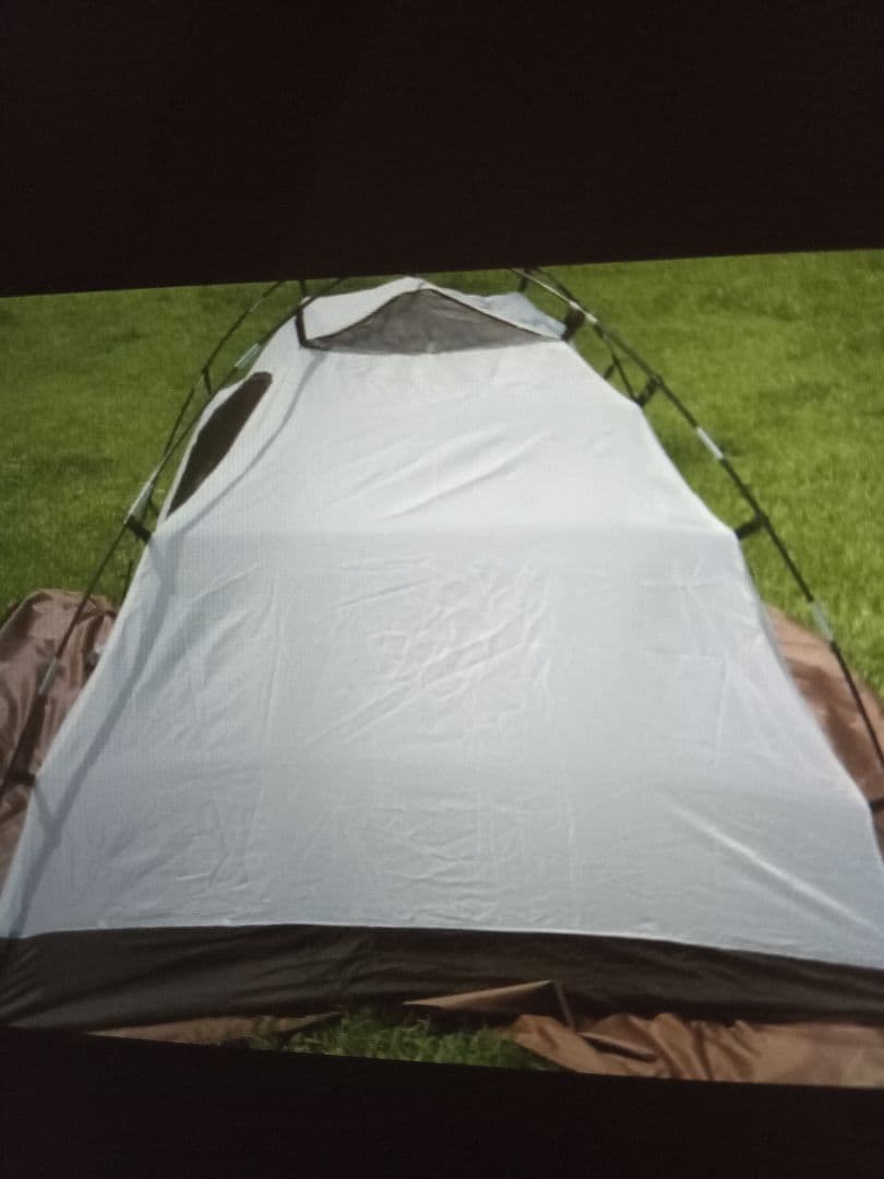 ソロキャンプにオススメの4点セットです　テントやテーブル等　新品あります