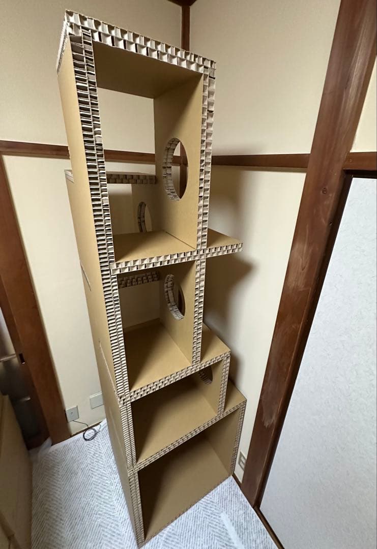 【美品特価‼︎】　東濃コアー　にゃんぐるタワー　(日本製ダンボールキャットタワー)