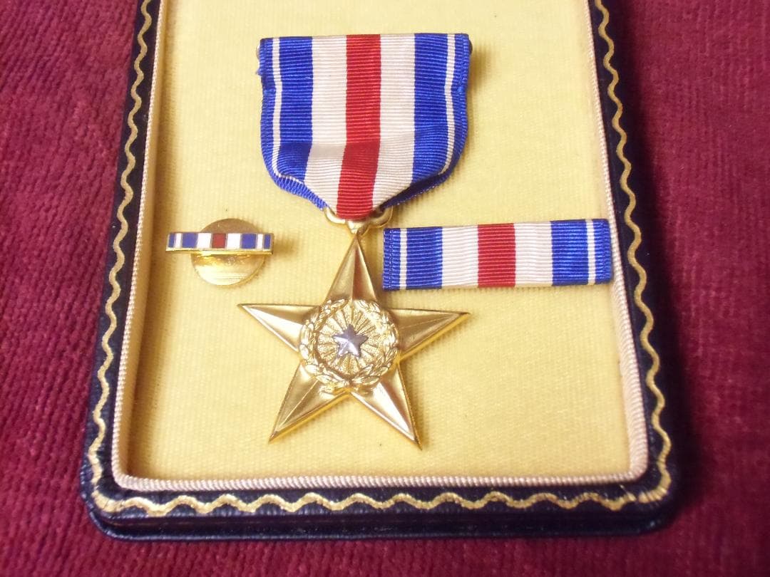 ★アメリカ軍の記章/徽章＊１９５０年代＊銀星/シルバースター勲章（実物）