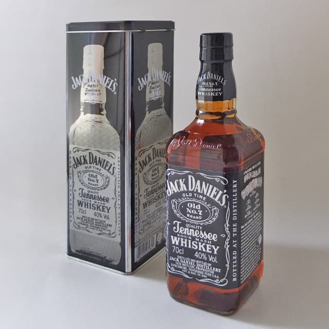 Jack Daniel’sNo.7テネシーウイスキー700ml 40%缶Box入