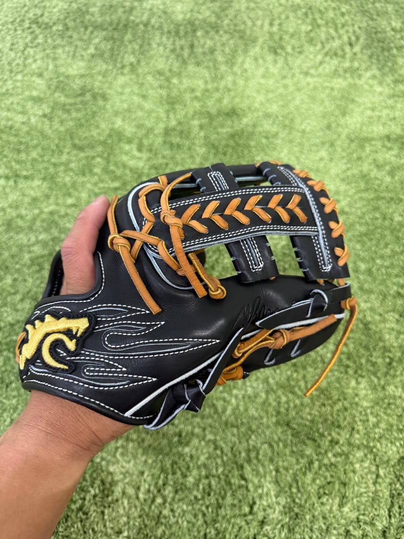 Ryu 硬式グローブ 黒 ホワイトステッチ 内野手用