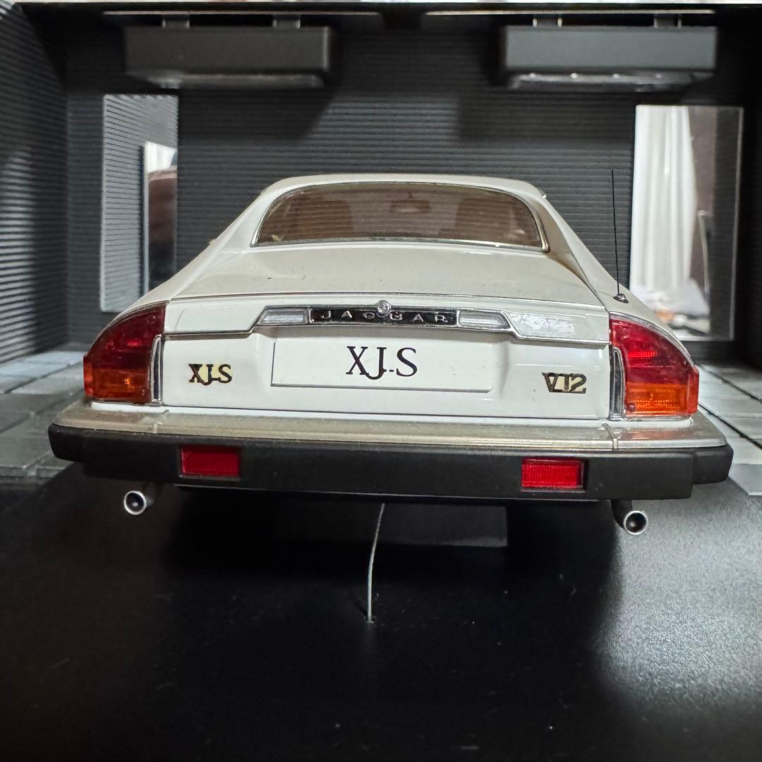 絶版未展示品 オートアート 1/18 ジャガー XJ-S ホワイト1980