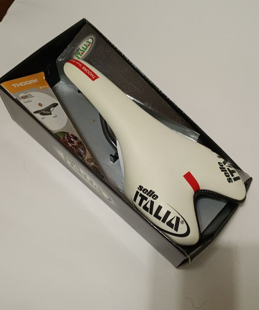 selle ITALIA THOKK ホワイトサドル