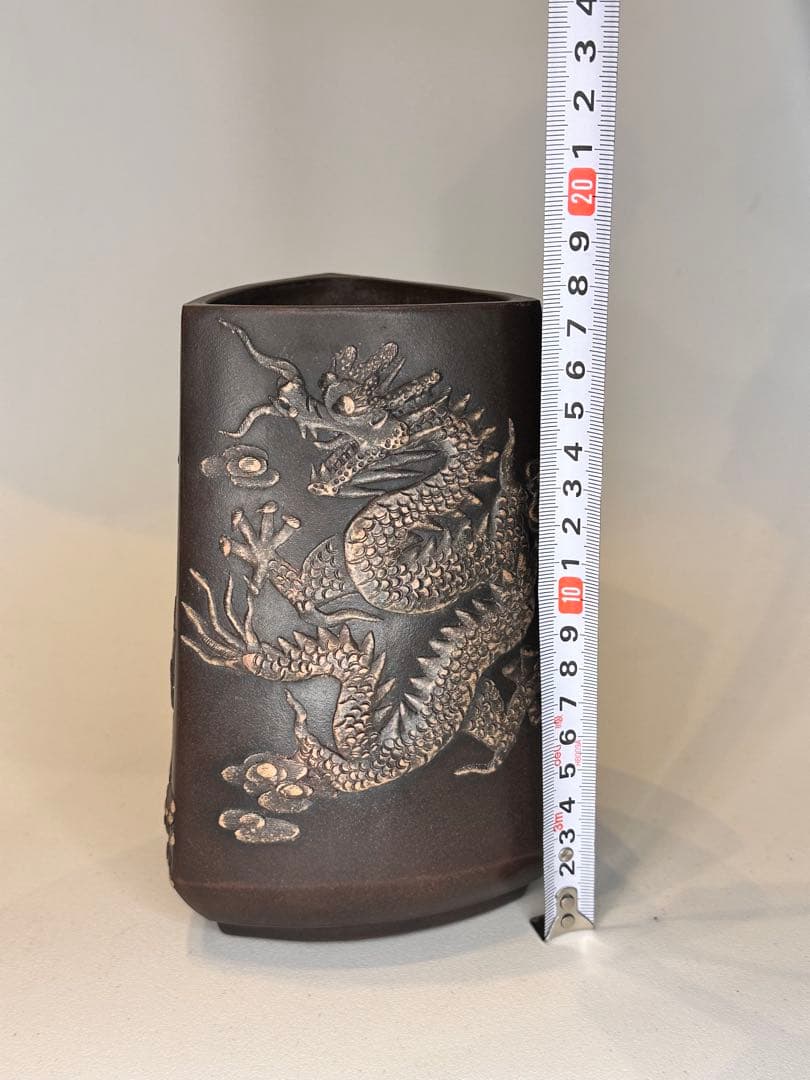 中国 清朝 大清乾隆年製 三角形 紫砂 龍文筆筒 瓶 骨董品 コレクション