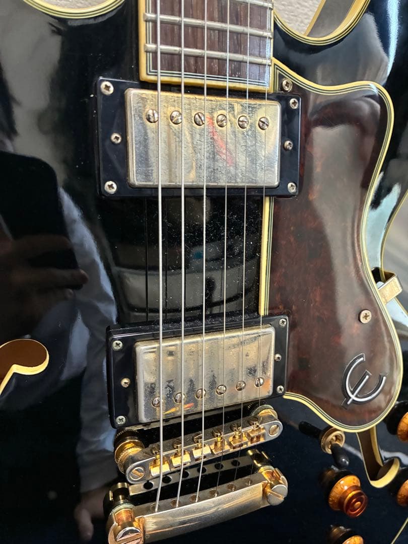 セミアコ　エレキギター　Epiphone Sheraton II EB