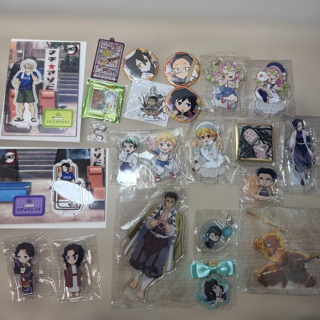 鬼滅の刃　アクスタ　キーホルダー　缶バッジ　まとめ売り