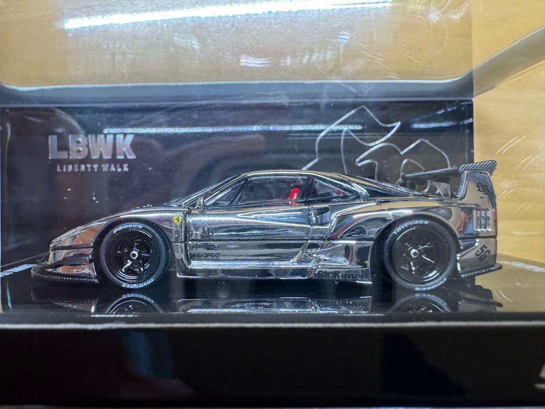 イノモデル INNO 1/64 LBWK F40 白・クロームシルバー