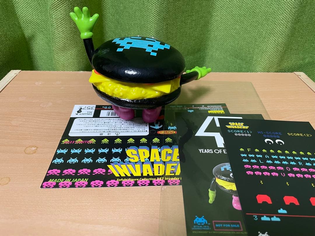 フレーバーズ　flavors インベーダーバーガーソフビ