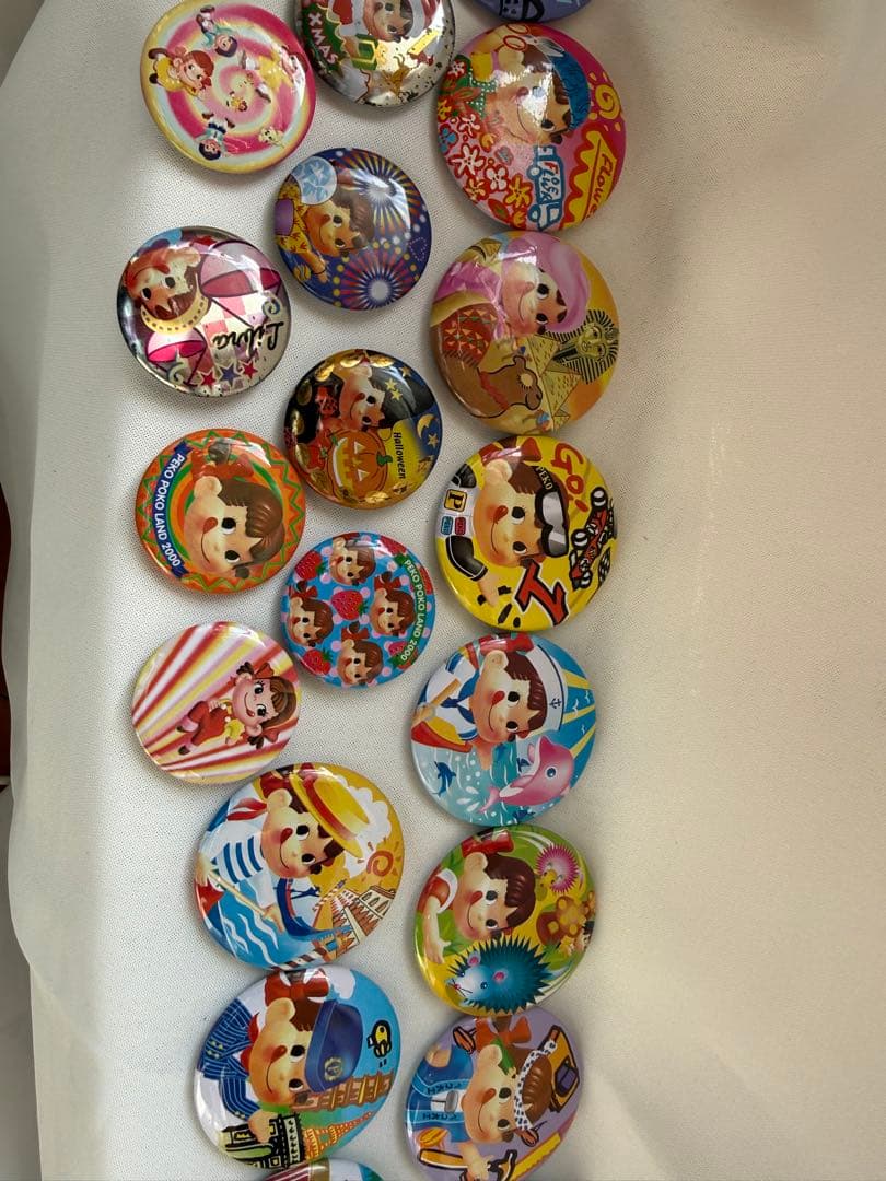 ペコちゃん、ポコちゃん、缶バッジセット大、小