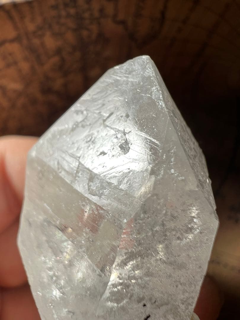 龍脈の精髄 ― 水晶「虹を宿す天の導き」 ※売上の一部を保護猫活動に使用