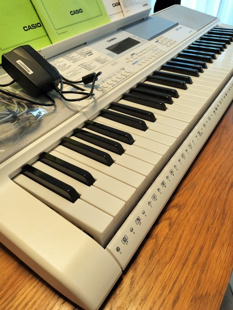 CASIO LK-515 光る鍵盤付きキーボード