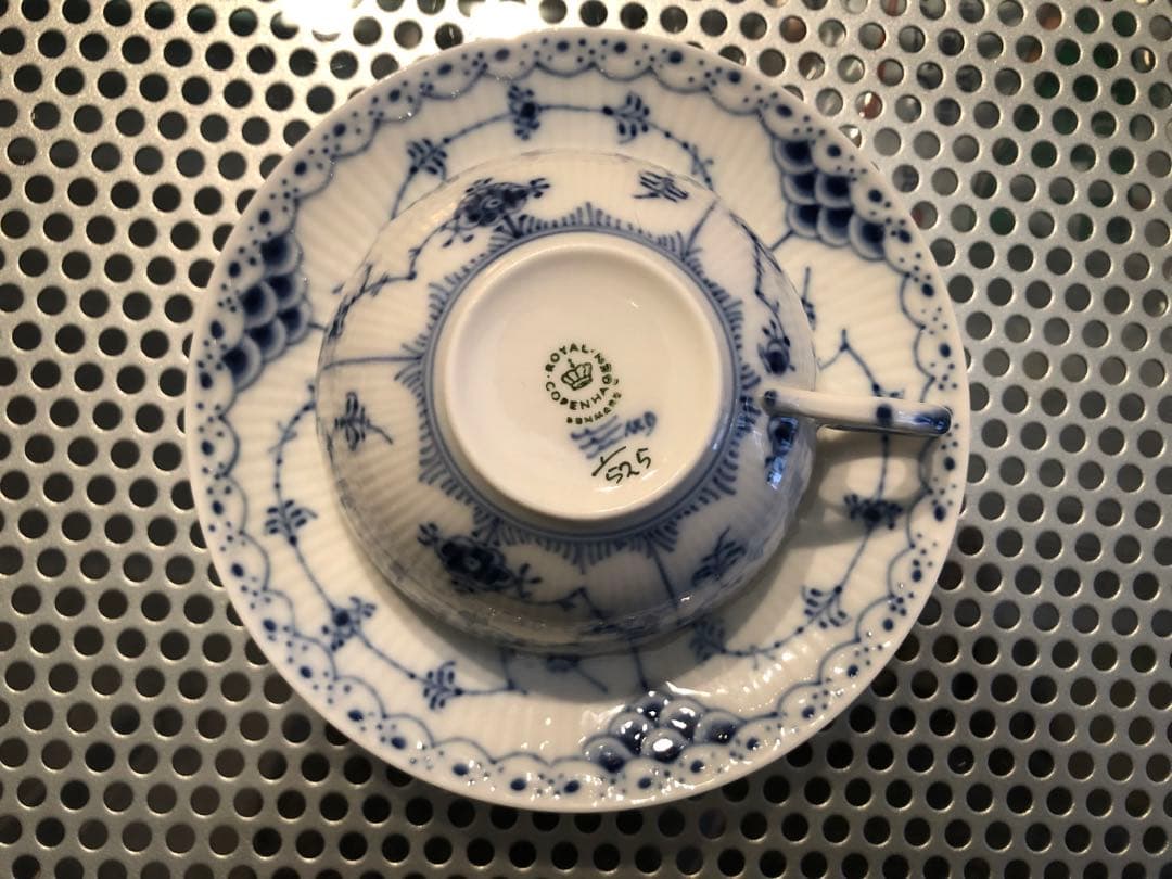 ロイヤルコペンハーゲン ブルーフルーテッド　ティーカップ＆ソーサー、アンティーク