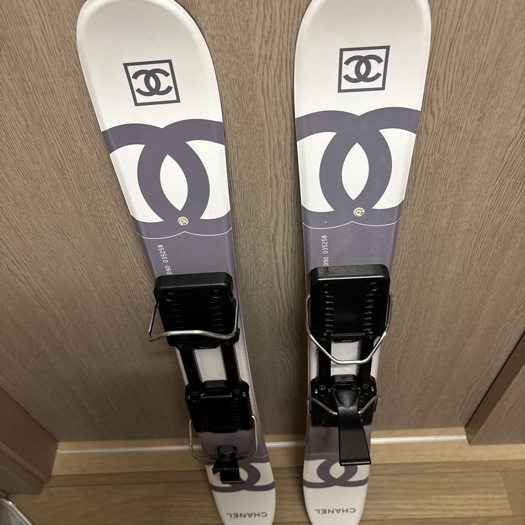 最終お値下げ‼️ シャネルホワイト ファンスキー板 カバー キルティング付き