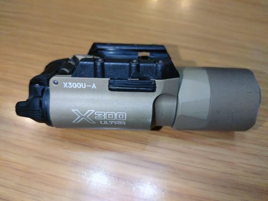 SUREFIRE X300U-A タンカラー 実物中古品