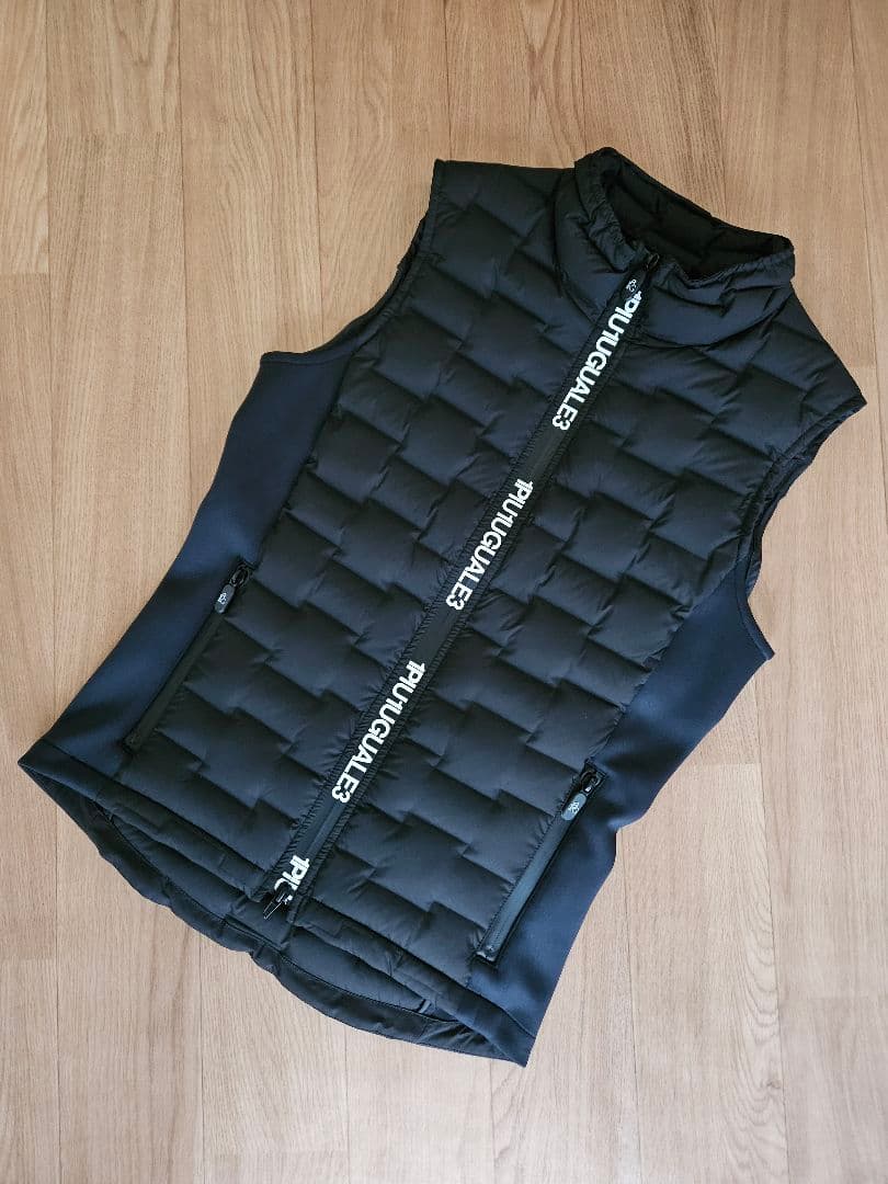 【1piu1uguale3】STAND DOWN VEST　ブラック