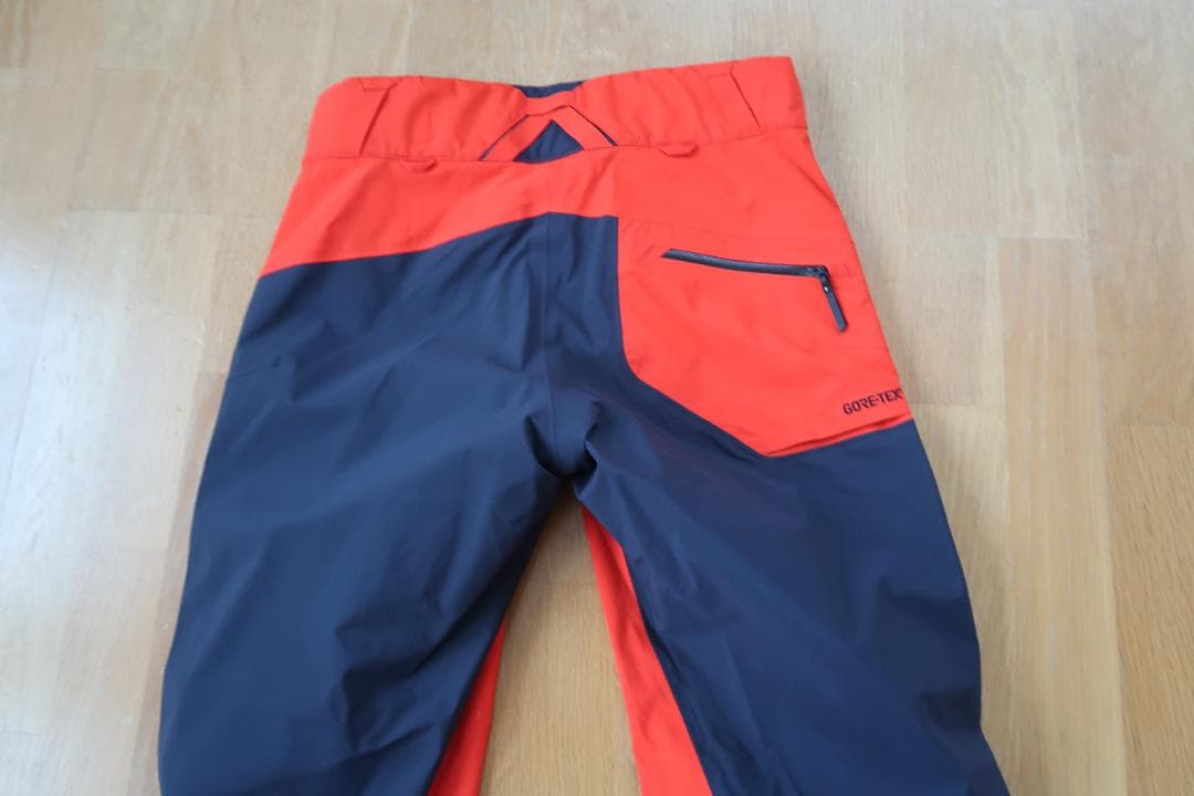 ピークパフォーマンス Gravity ３L上下 ジャケットⓈ パンツⓂ