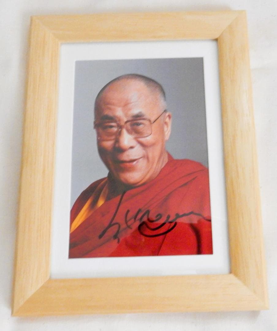 ダライ・ラマ14世 サイン入り写真 木製フレーム
