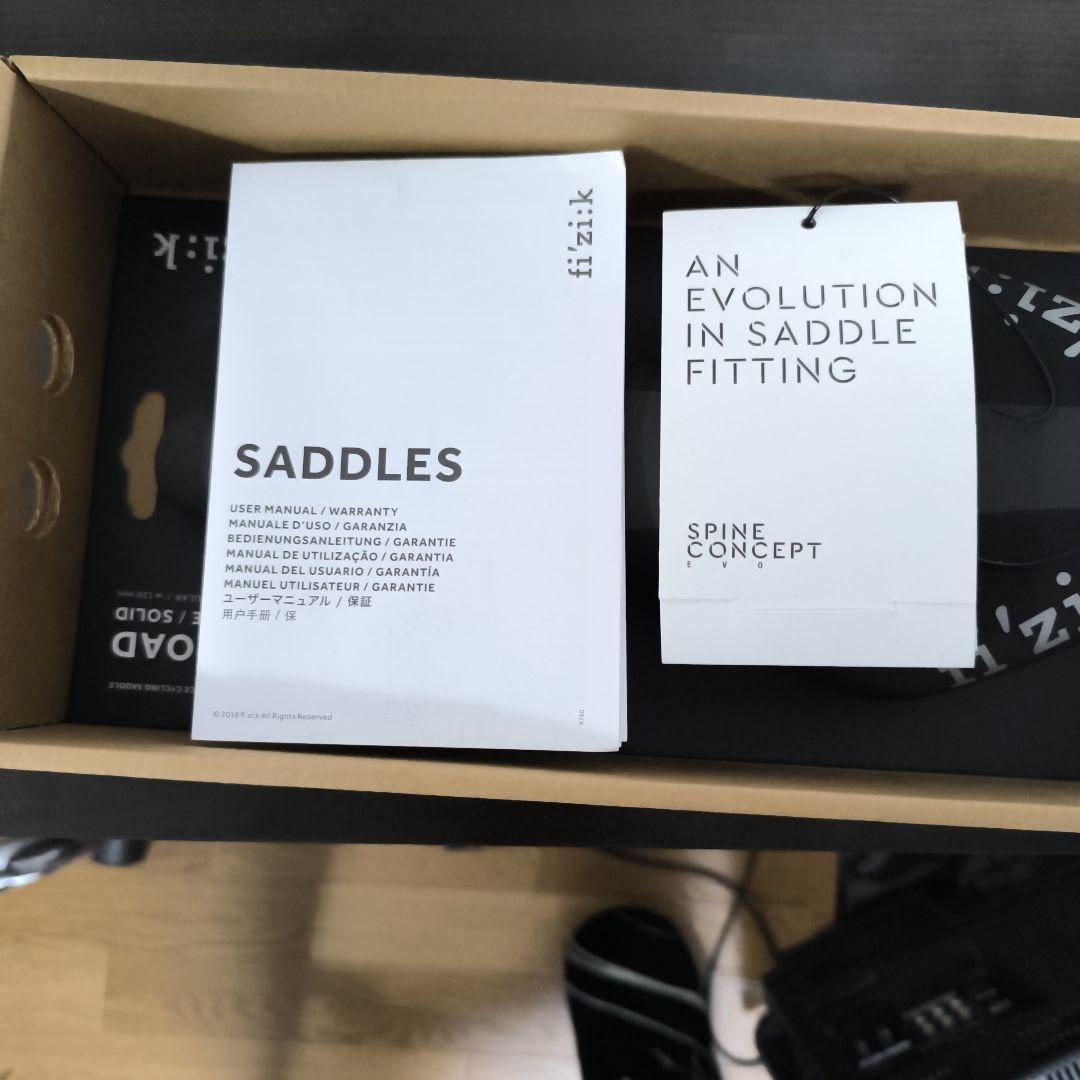 フィジーク アリオネ R3 regular ブラック サドル 元箱英文解説付き