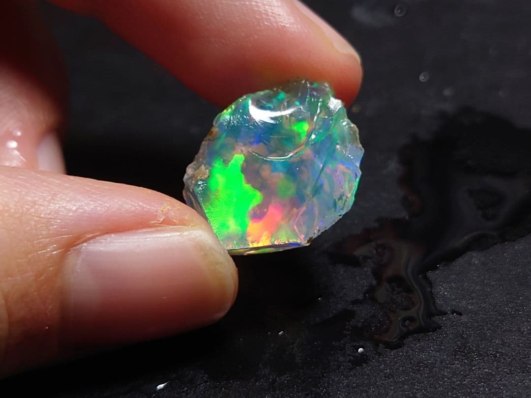 エチオピアウェロ産　チョーク　オパール 原石 鉱物標本 虹色
