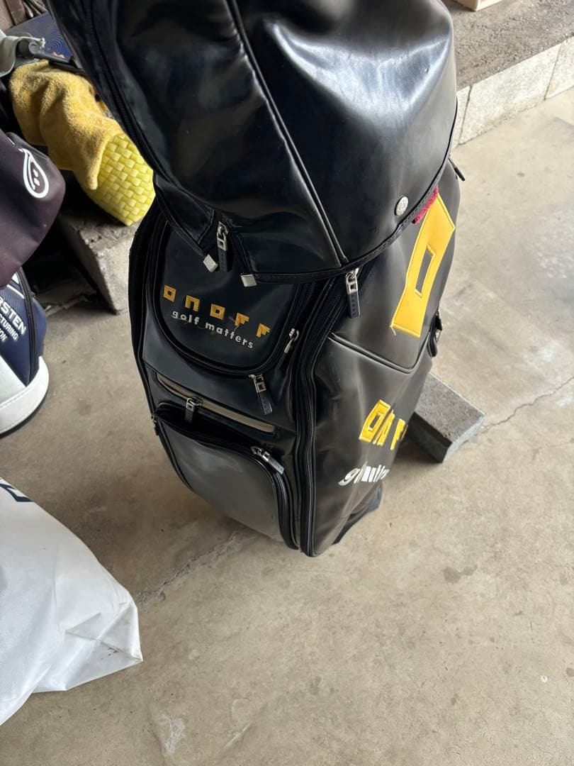 キャディバッグ オノフ　ONOFF 黒黄　　ゴルフ　バッグ　大容量