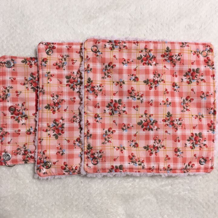 モモンガハウス(苺・チェック)  ボアピンク  2050円