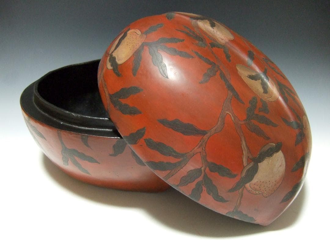 中国美術 唐物 古漆器 木胎紅漆線彫 仙桃紋 桃型盖盒