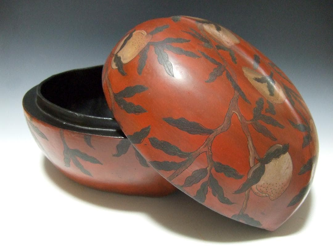 中国美術 唐物 古漆器 木胎紅漆線彫 仙桃紋 桃型盖盒