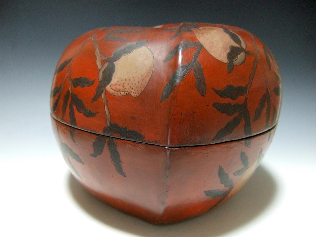 中国美術 唐物 古漆器 木胎紅漆線彫 仙桃紋 桃型盖盒