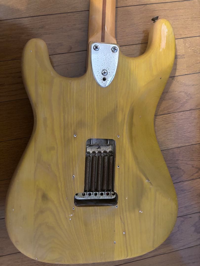 フェルナンデスバーニー初期型FSTストラトキャスター