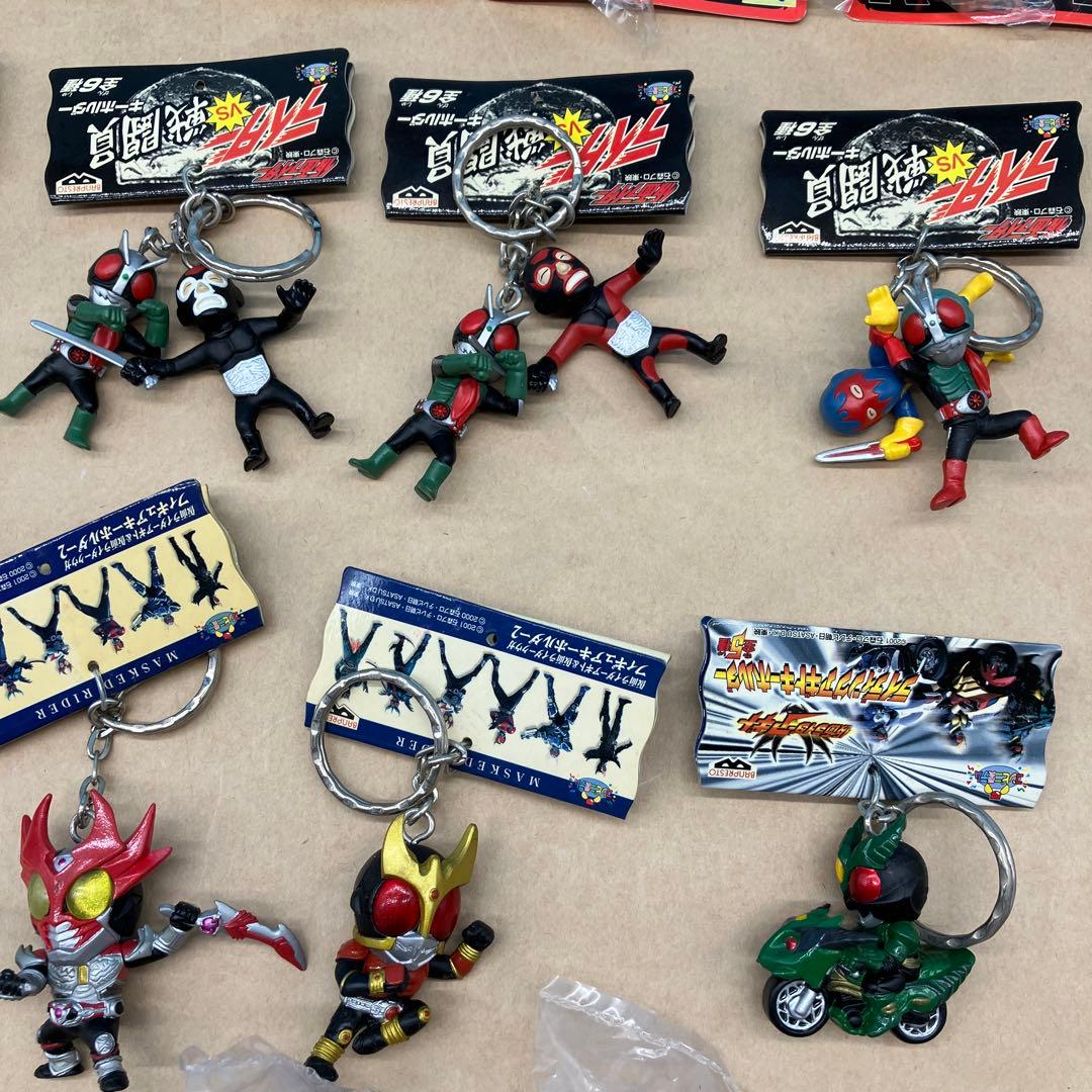 仮面ライダー光るキーホルダー　ファイティング　ライダーvs戦闘員キーホルダー