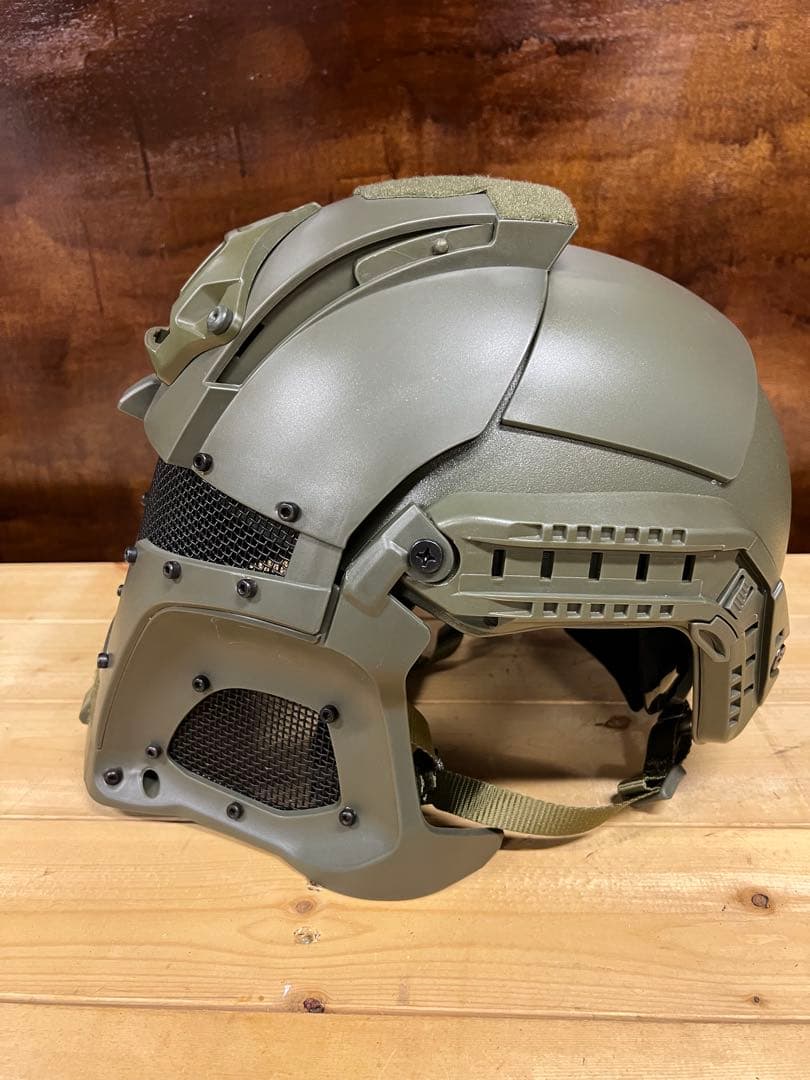 タクティカル　エアソフト　フルフェイスヘルメット メッシュガード付き　コスプレ