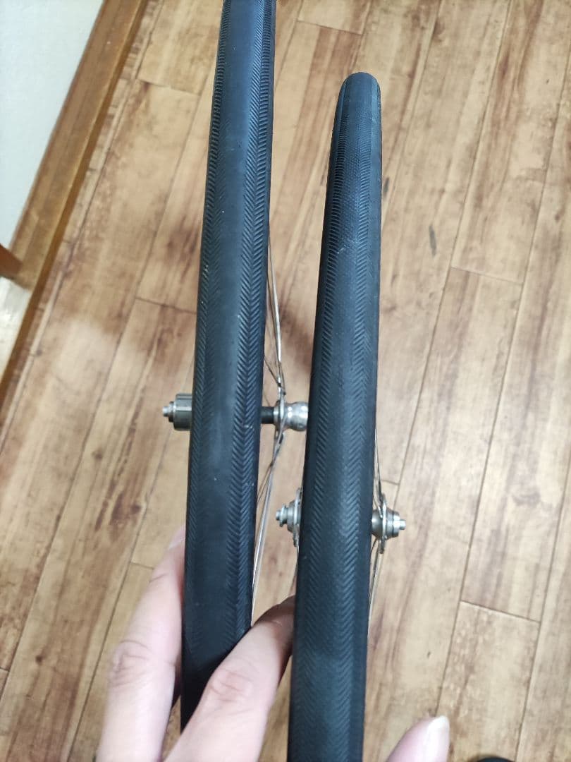 ZIPP カーボンチューブラータイヤホイール 9〜10速の超軽量 フロント&リア