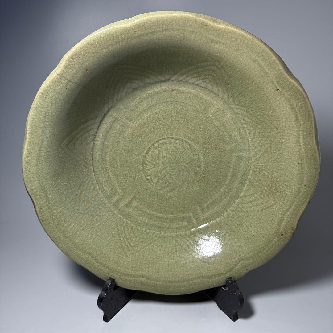 古伊万里　古波佐見　青磁陽刻大皿　共箱　1700年前後　美しい貫入　35.9cm